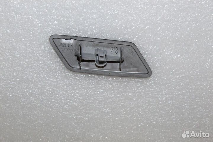 Крышка омывателя Камри 70 рестайлинг левая черная