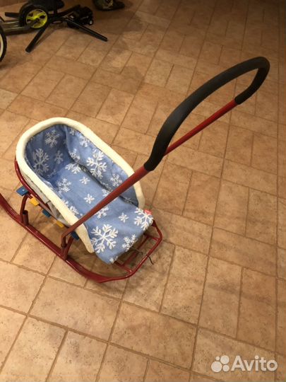 Санки детские на колёсиках со съемной ручкой