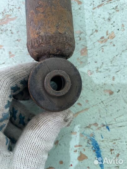 Задний амортизатор mitsubishi outlander xl