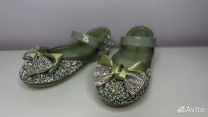 Туфли детские зеленые со стразами