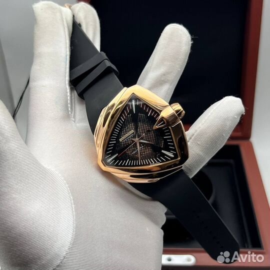 Часы Hamilton Ventura