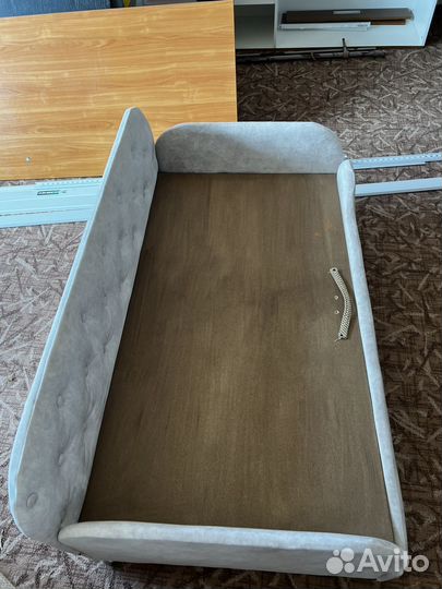 Детская кровать с бортиком и матрасом