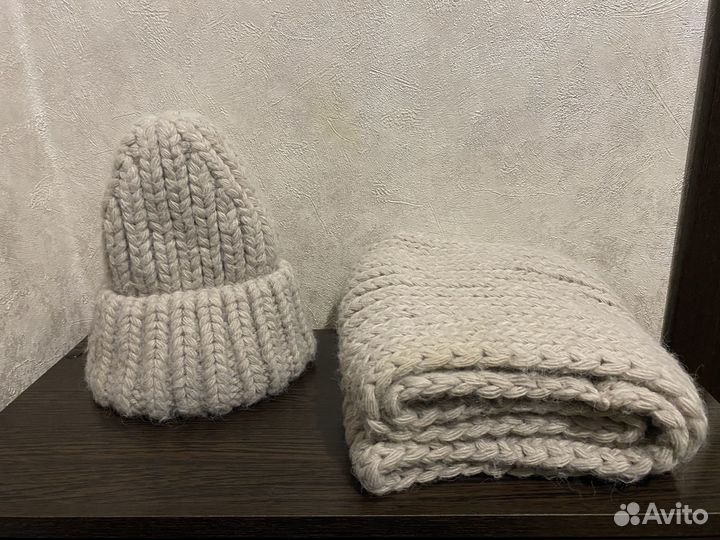 Вязаный зимний комплект шапка и снуд