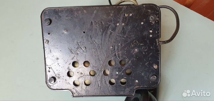 Старинный телефон