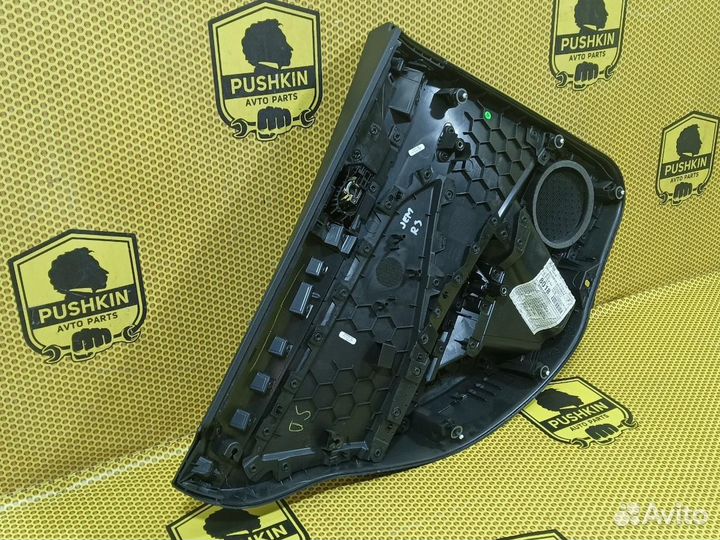 Обшивка двери карта задняя правая Volkswagen Jetta