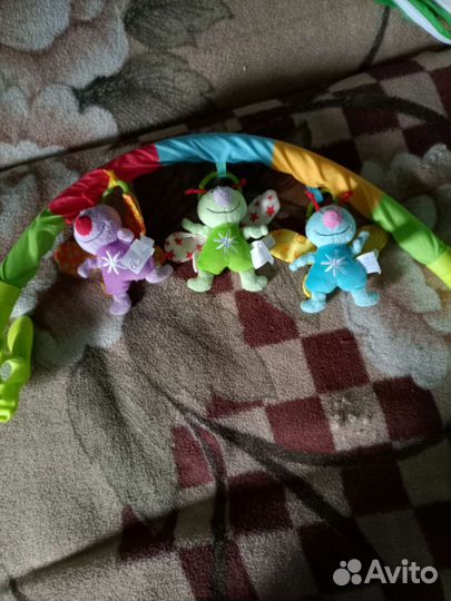 Дуга с игрушками