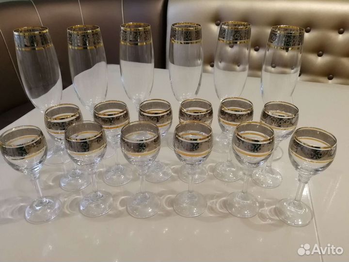 Набор бокалов и рюмок