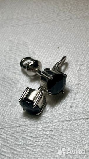 Серебряные серьги-гвоздики (пусеты)с фианитом