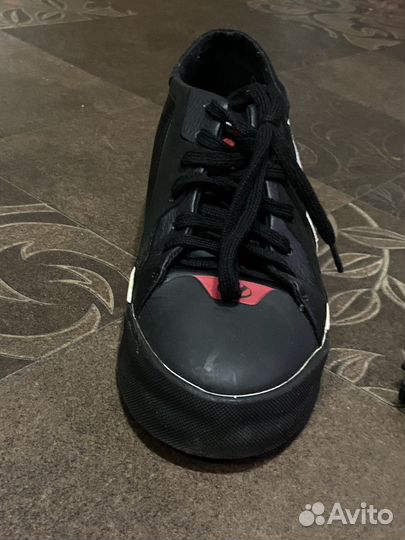 Кроссовки на роликах heelys