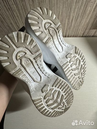 Кроссовки LV
