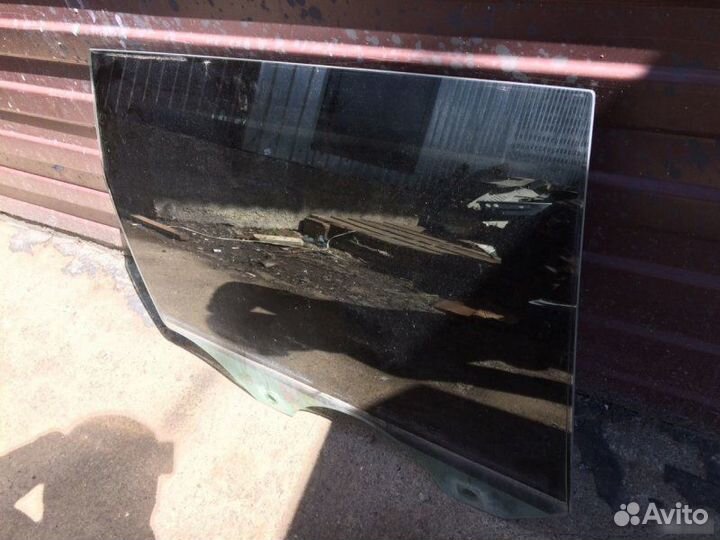 Стекло правое Volkswagen Touareg 2002-2010