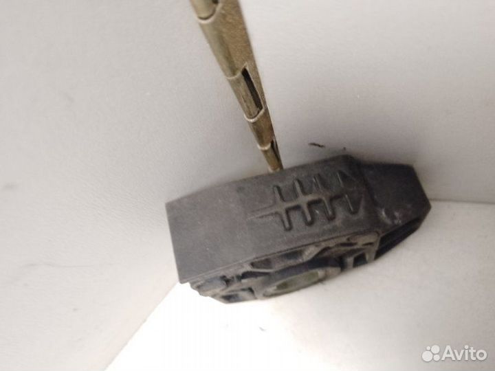 Кронштейн радиатора Volkswagen Bora 1997-2005