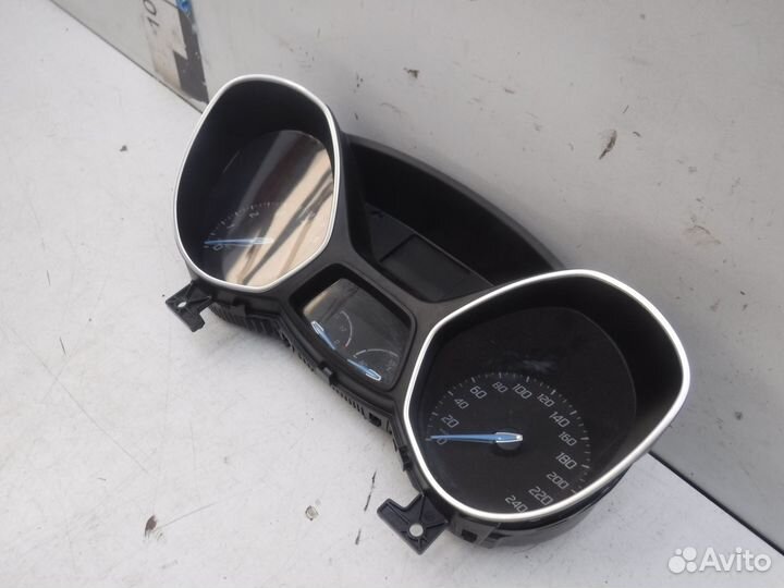 Щиток приборов (панель приборов) Ford Focus III 20