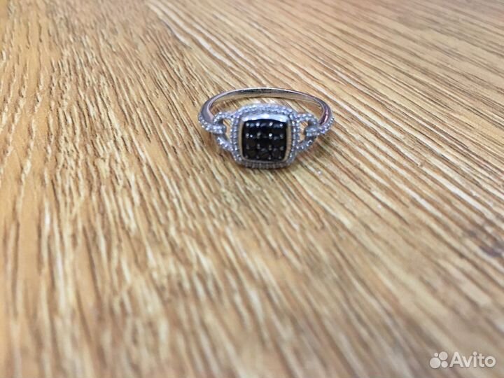 Кольцо с черными бриллиантами