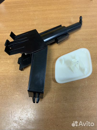 Новый омыватель фар от Нисан Кашкай J 11 с крышкой