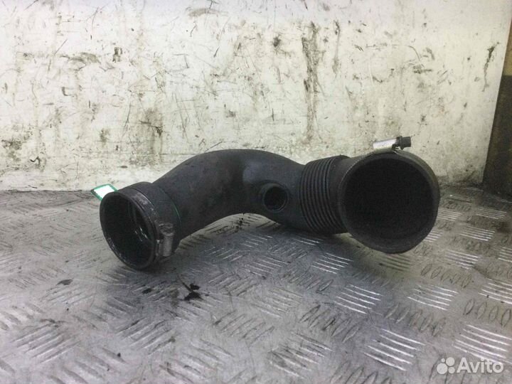 Патрубок турбины Мерседес Ц класс a6110940108 6119