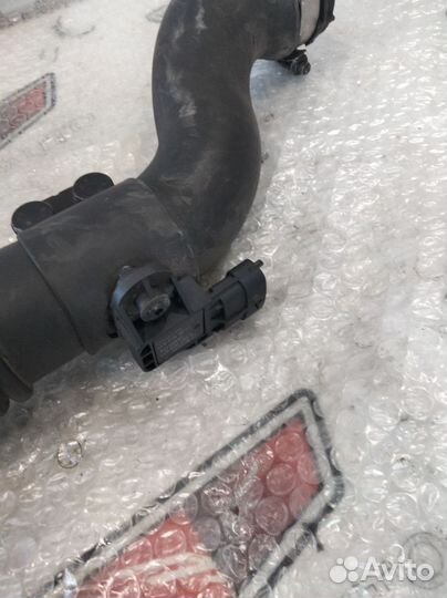 Патрубок интеркулера Опель Астра J GTC МКПП