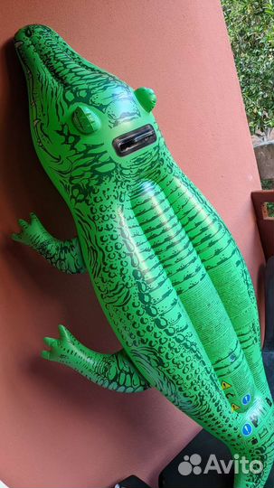 Надувной крокодил