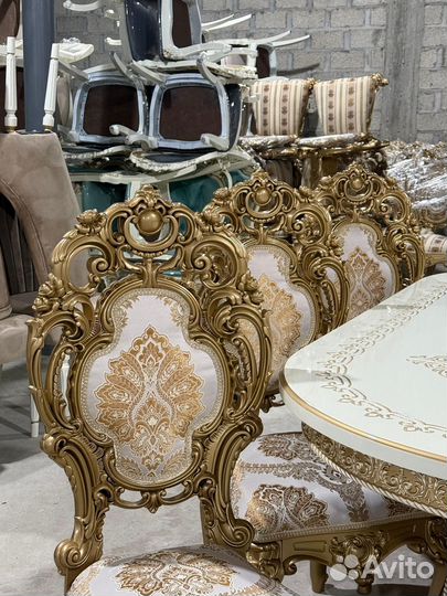 Стол и стулья