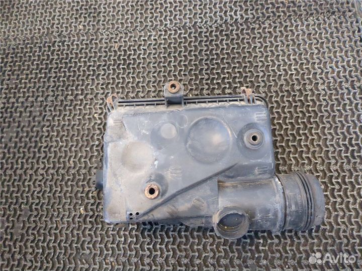 Корпус воздушного фильтра Toyota Land Cruiser Prad