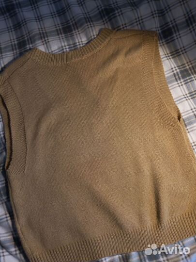 Жилет вязаный