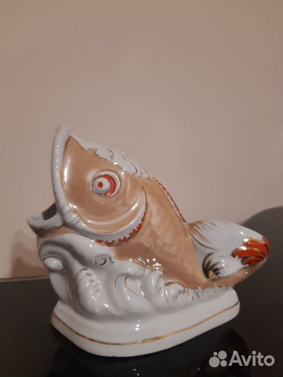 Фарфоровая статуэтка 