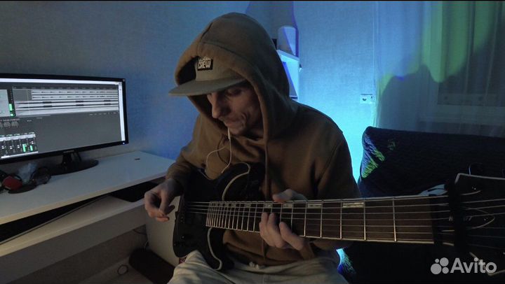 Преподаватель игры на гитаре