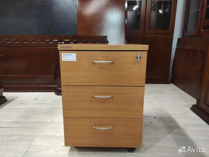 Тумба подкатная, 3 ящика б/у сп мебель 09140