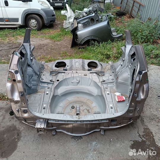 Задняя часть Subaru forester sj 5