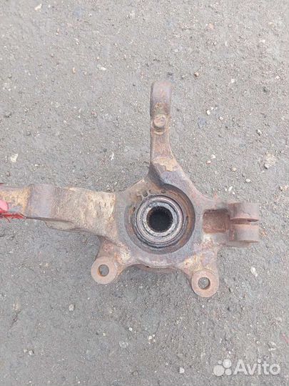 Поворотный кулак renault