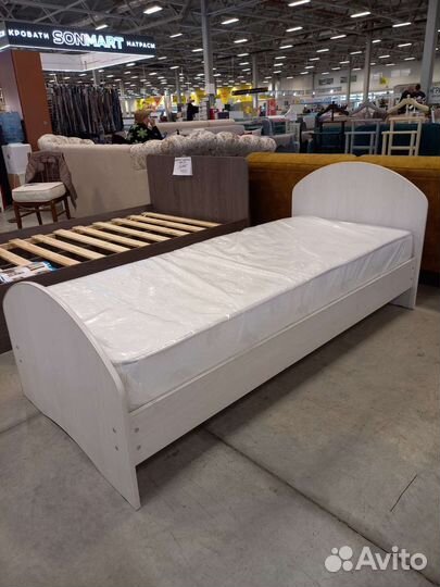 Кровать с матрасом новая