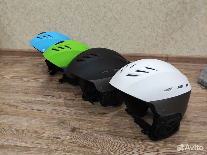 Горнолыжный шлем