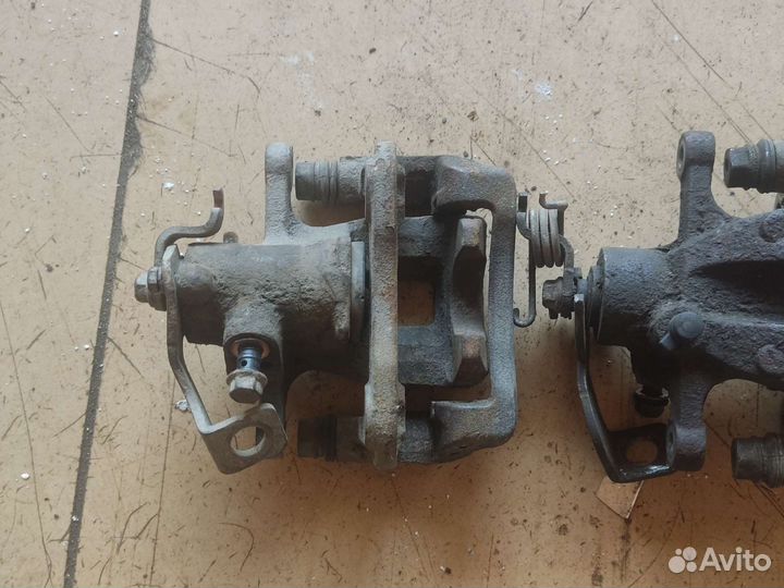 Суппорт тормозной задний Kia RIO 3 Solaris