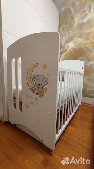 Детская кроватка с маятником Можга