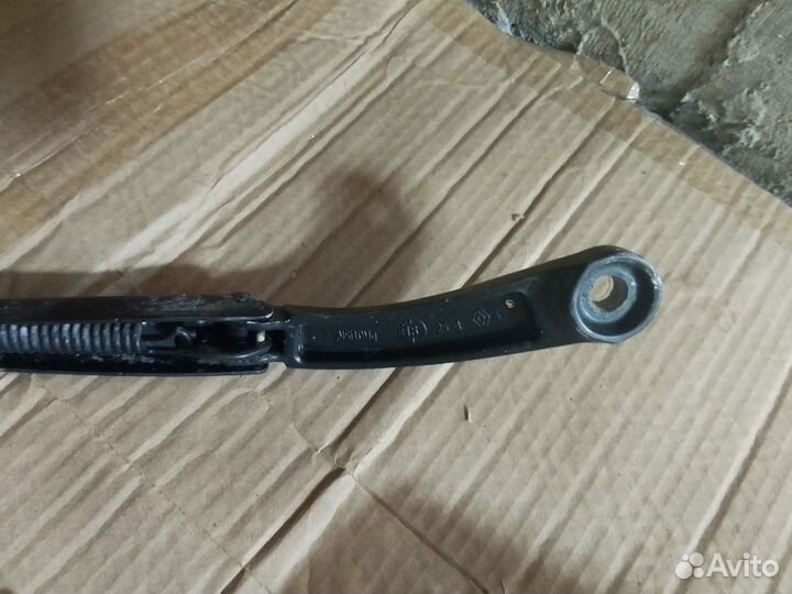 Поводок дворника передний прав/лев LADA X-Ray