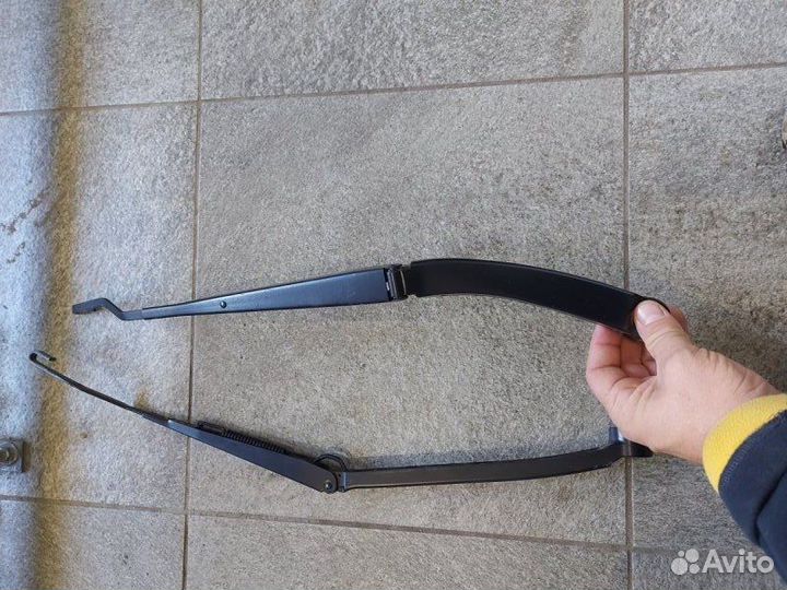 Дворник лобового стекла Toyota Fortuner