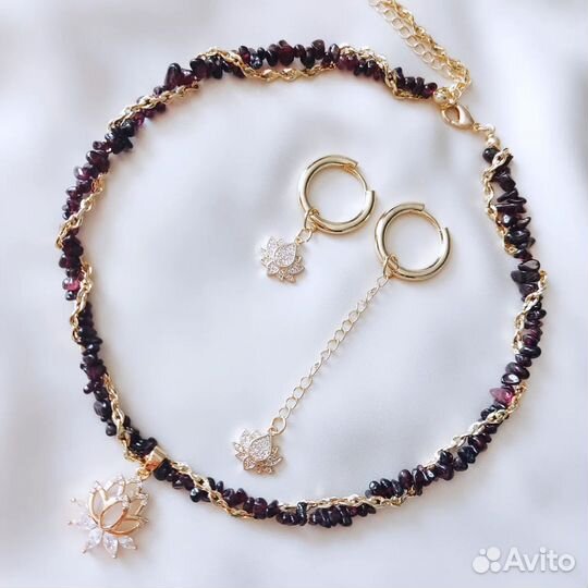 Чокер из граната Лотос