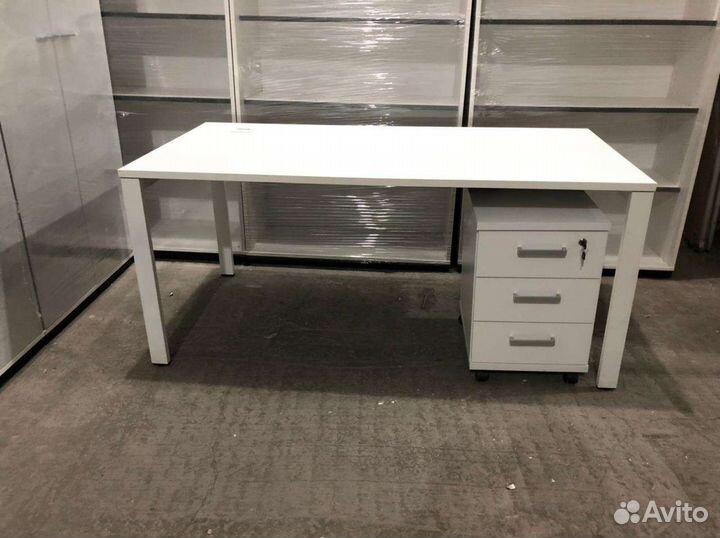 Стол офисный белый