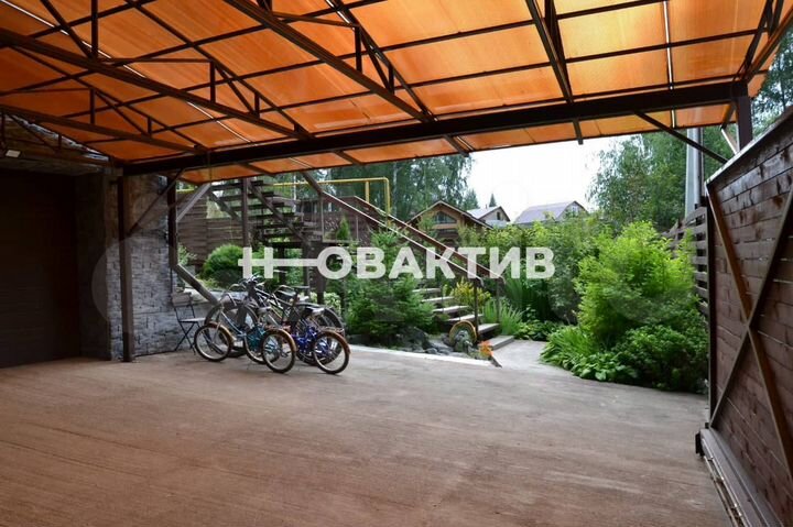 Коттедж 289,8 м² на участке 12,5 сот.