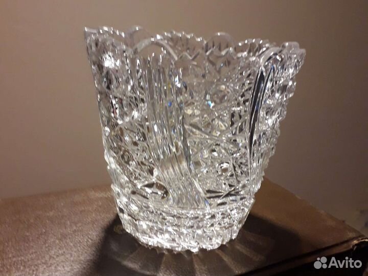 Хрустальная конфетница