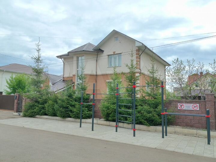 Дом 263,7 м² на участке 10,5 сот.