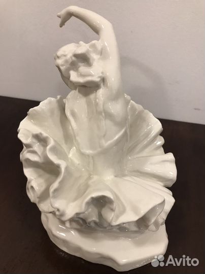 Фарфоровая статуэтка 