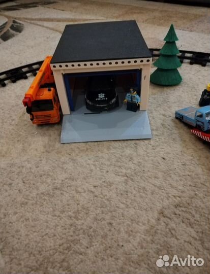Игрушечный гараж