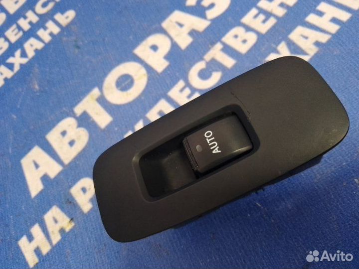 Кнопка стеклоподъёмника. Toyota Alphard минивен