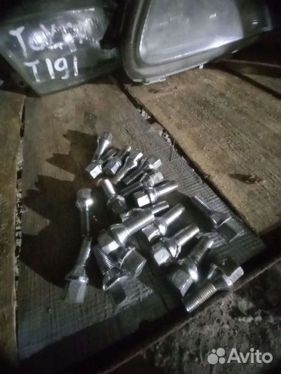 Болты колесные в наличии 21 штука