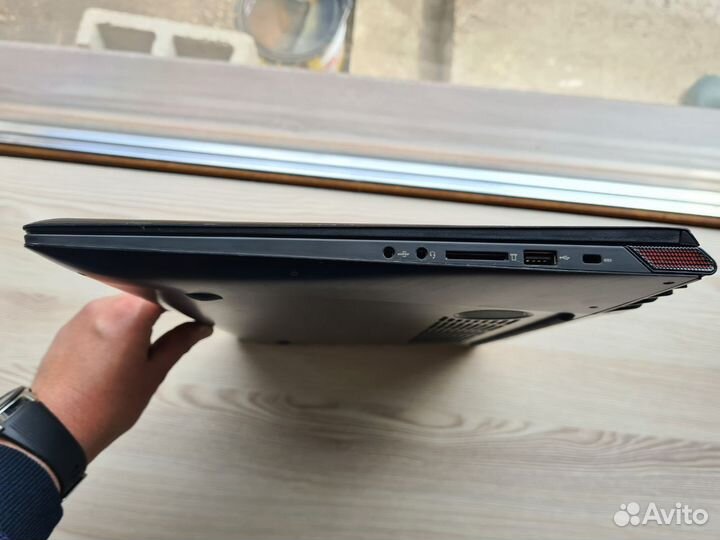 Приятный ноутбук 17'