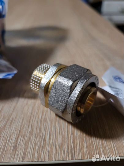 Фитинг для труб обжимной с перех.на нар. р.20х1/2