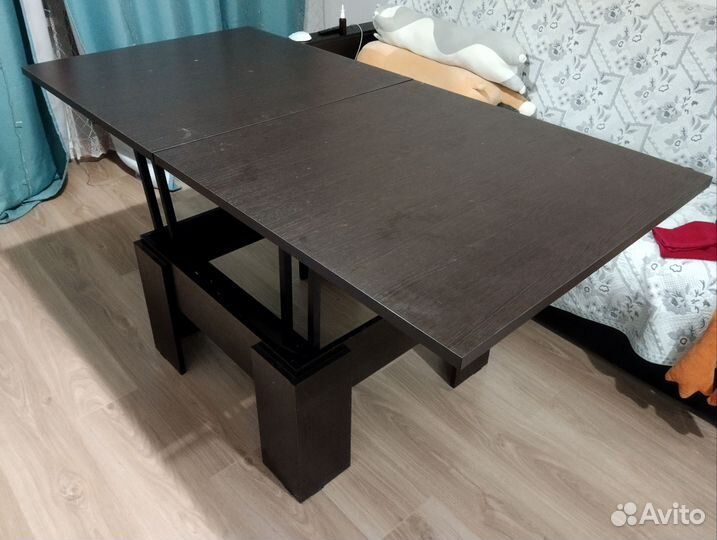 Стол и диван