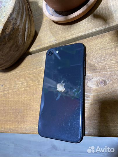 iPhone SE, 64 ГБ