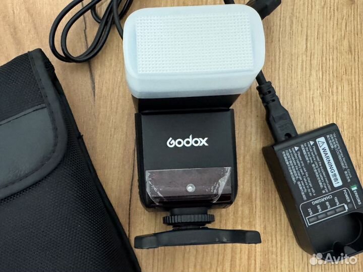 Вспышка камеры Godox V350